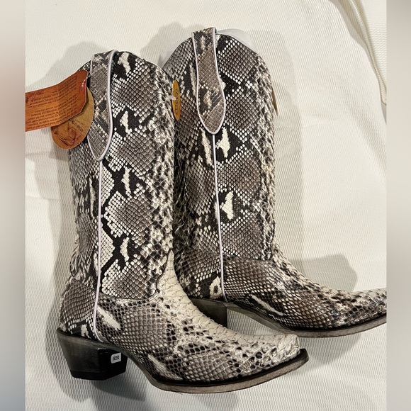 Corral Shoes - Corral Boots